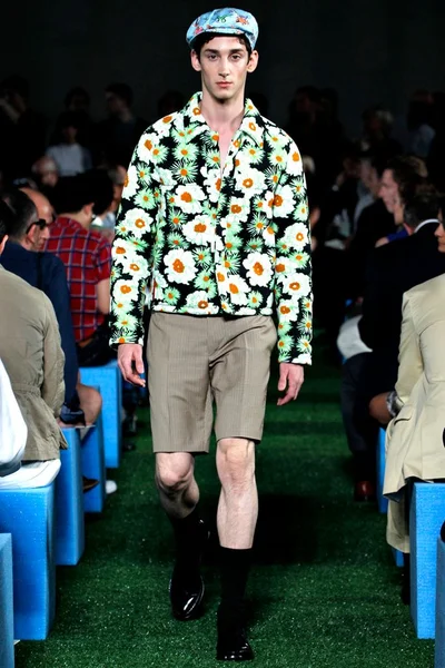 Look 25